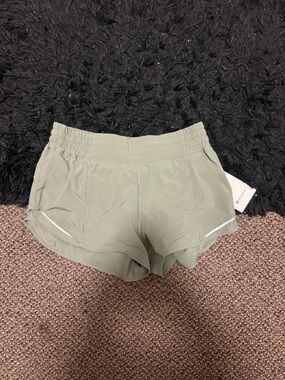 Lululemon Hotty Hot 2.5 in Color: Willow Leaf